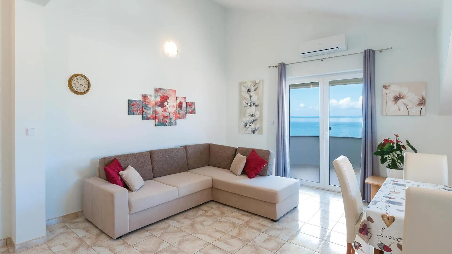 Cozy Apartment In Povljana 0*,