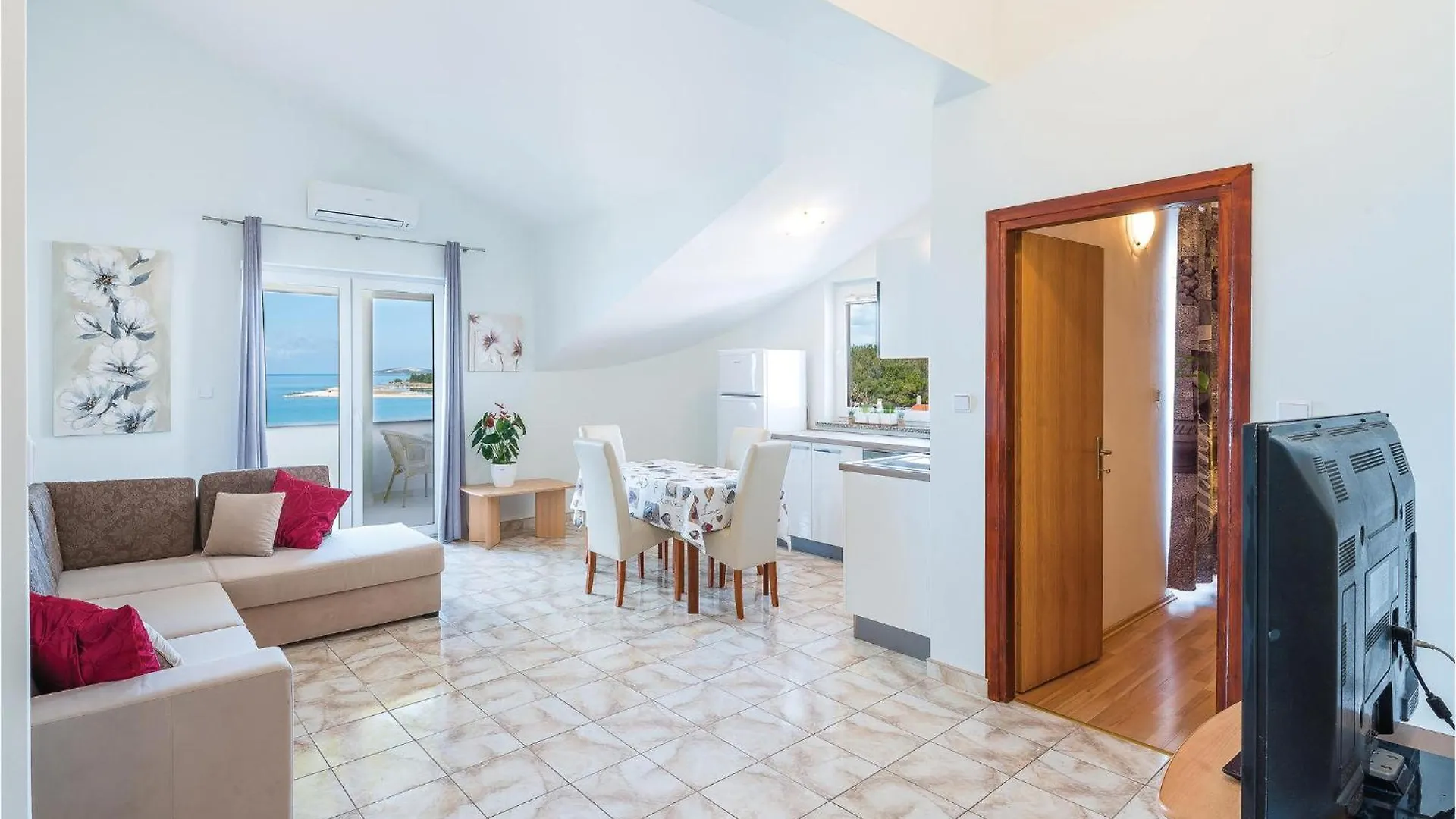 Cozy Apartment In Povljana