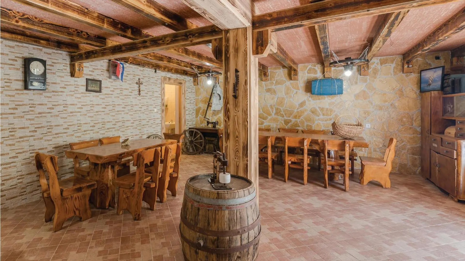 Cozy Apartment In Povljana